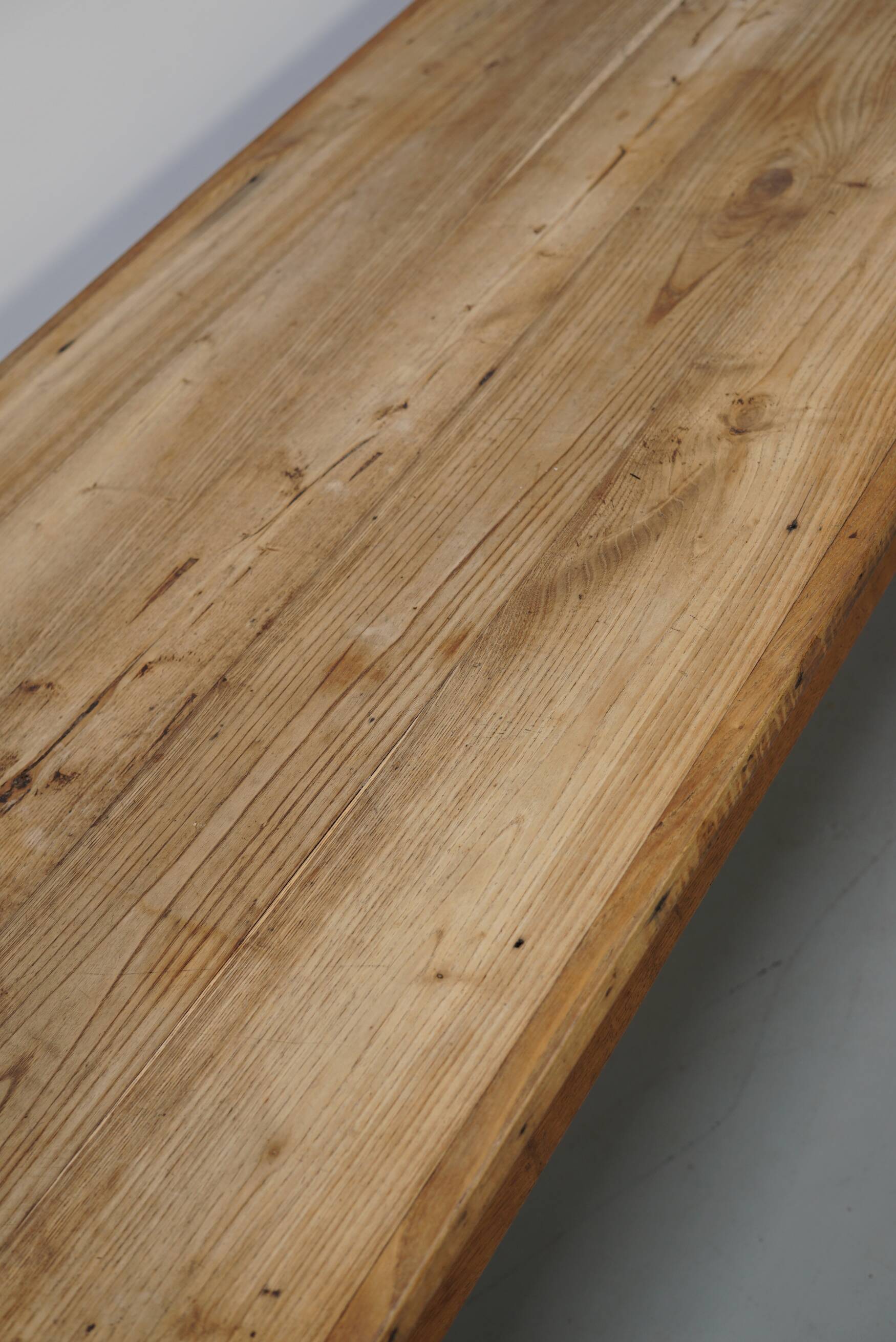 Table à manger rustique en chêne antique du début du 20e siècle.