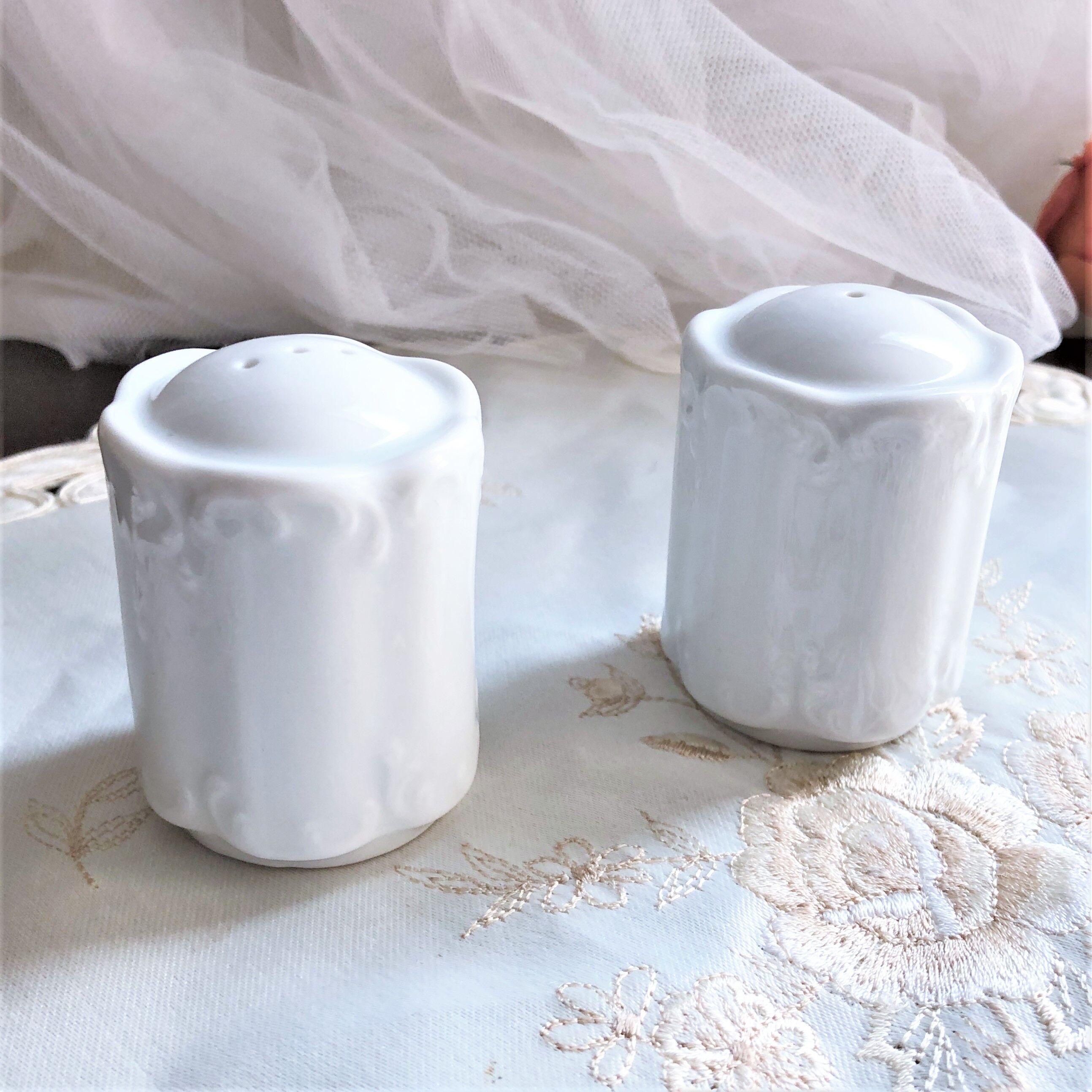 Salière poivrier porcelaine blanche