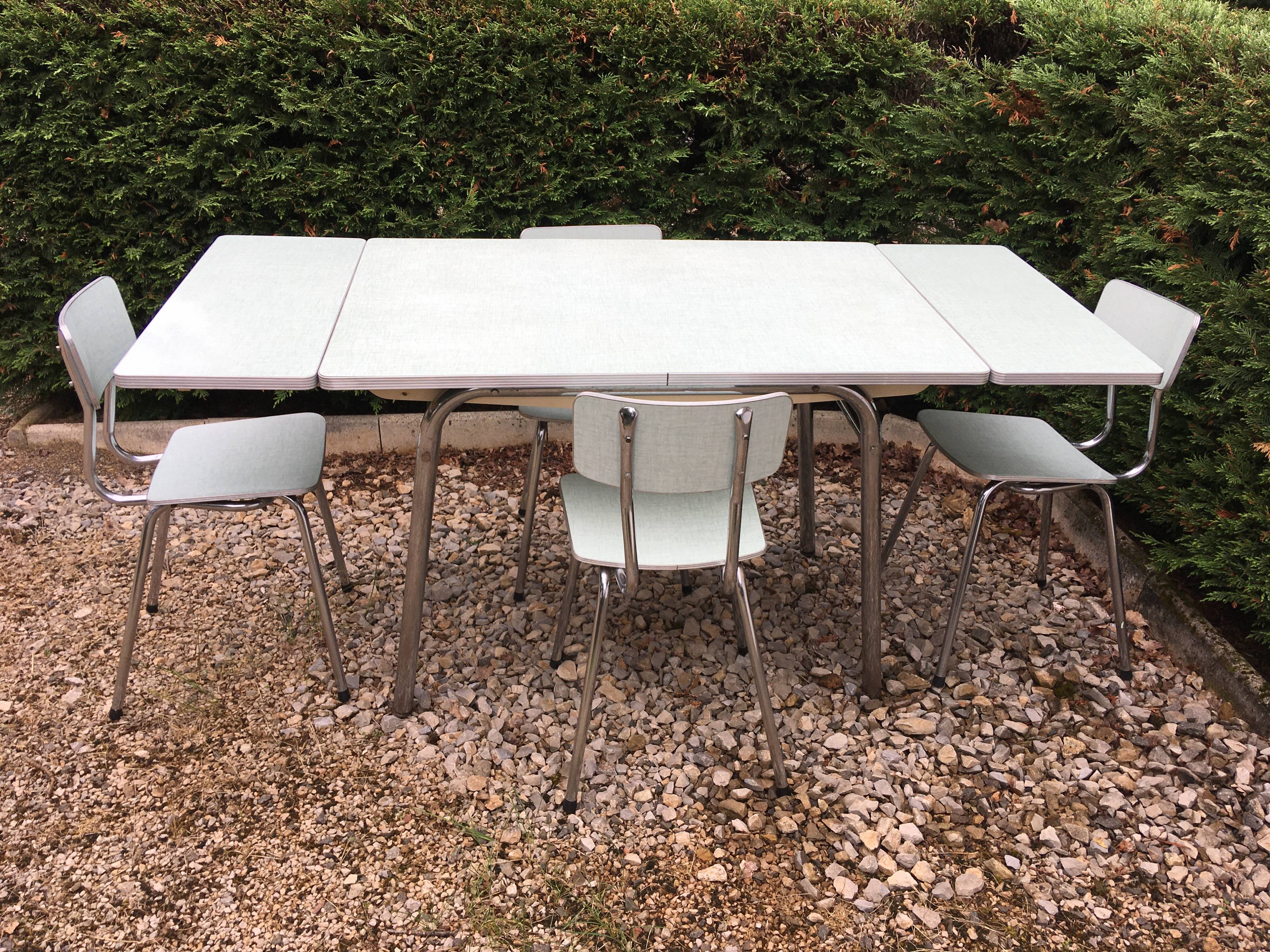 Formica table set with extensions + 4 Plastilux chairs
