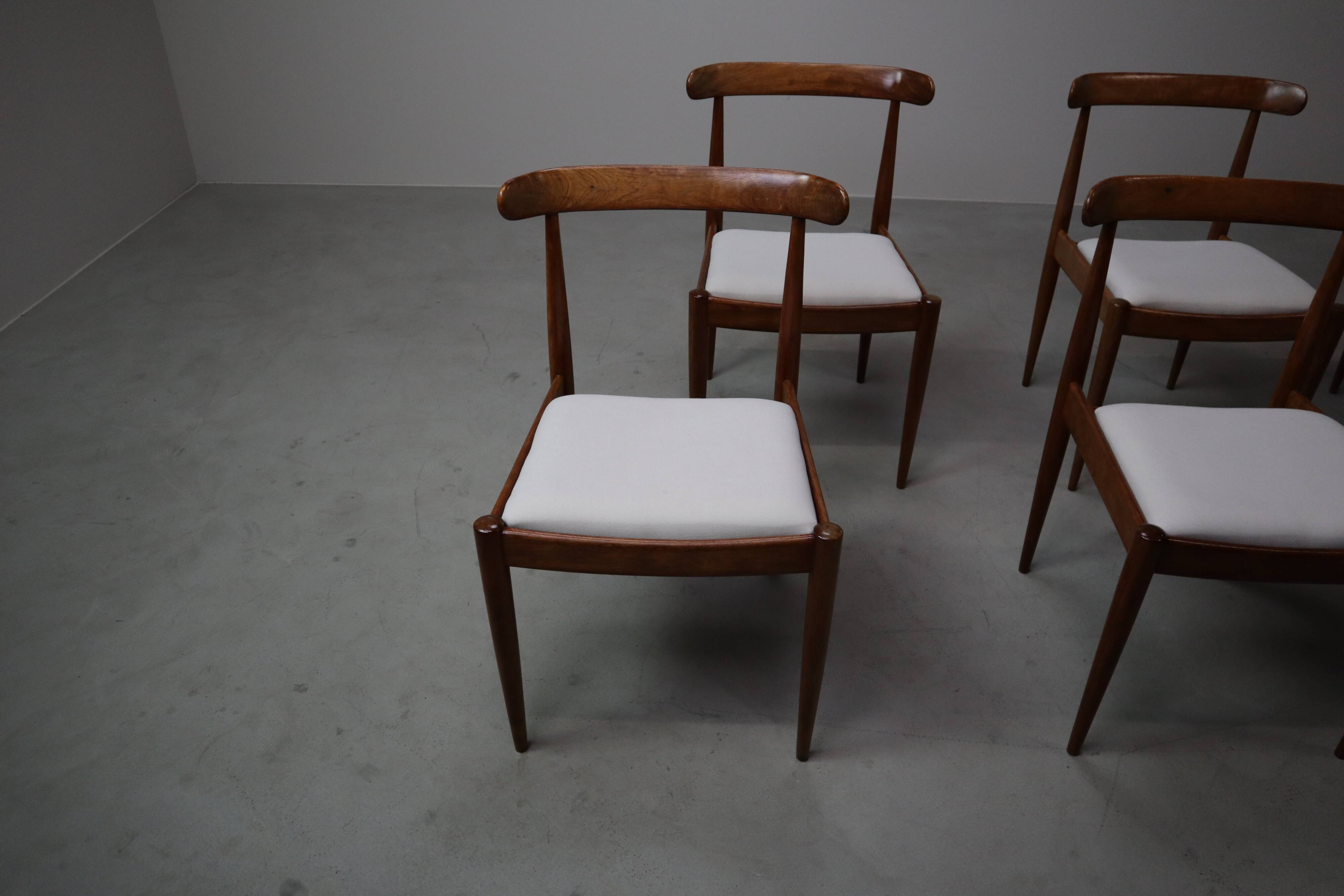 Set of six Alfred Hendrickx Model 500 dining chairs in Rosewood,