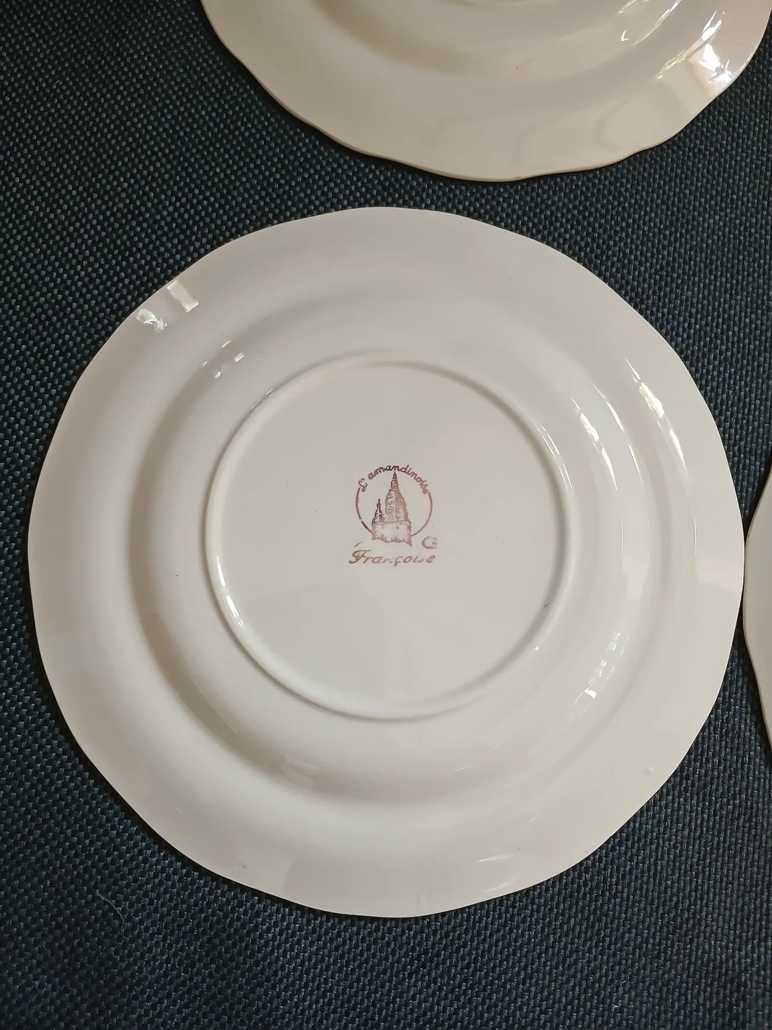 6 antique flat plates in porcelain