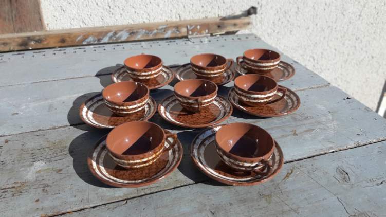 8 cups and saucers Digoin