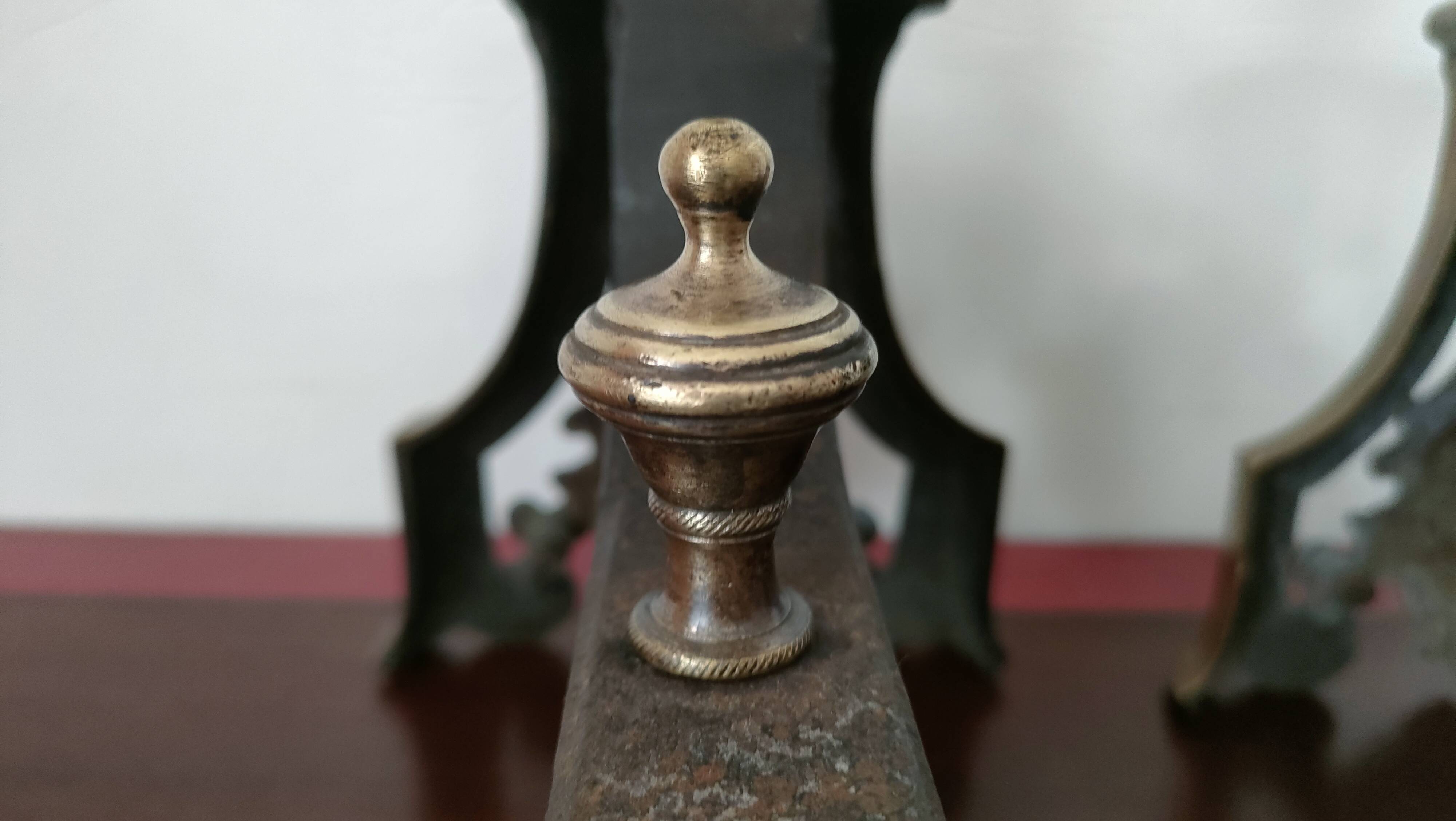 Pair of Louis-Philippe andirons with Caryatids - Bronze, cast iron - 19th century