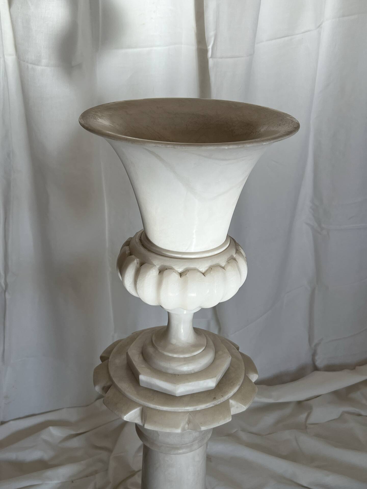Alabaster lamp in neoclassical style