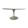 Round white Tulip dining table white by Eero Saarinen