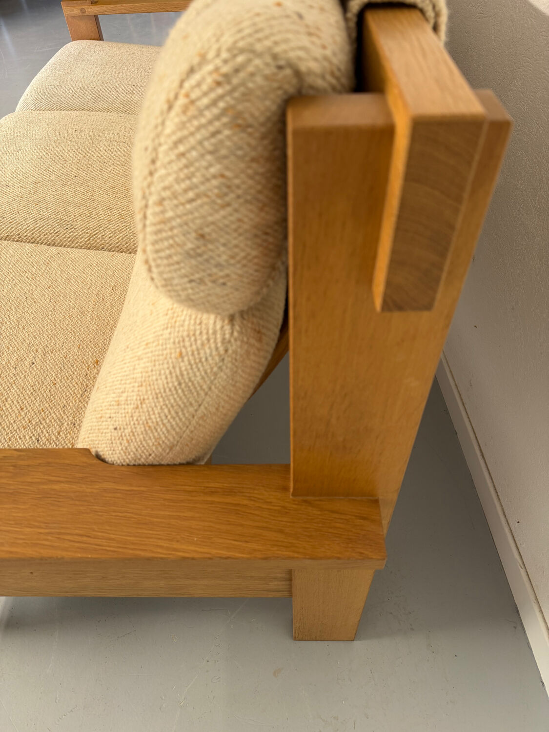 Three-seater canapé in solid oak with Scandinavian design fabric from the 1970s.
