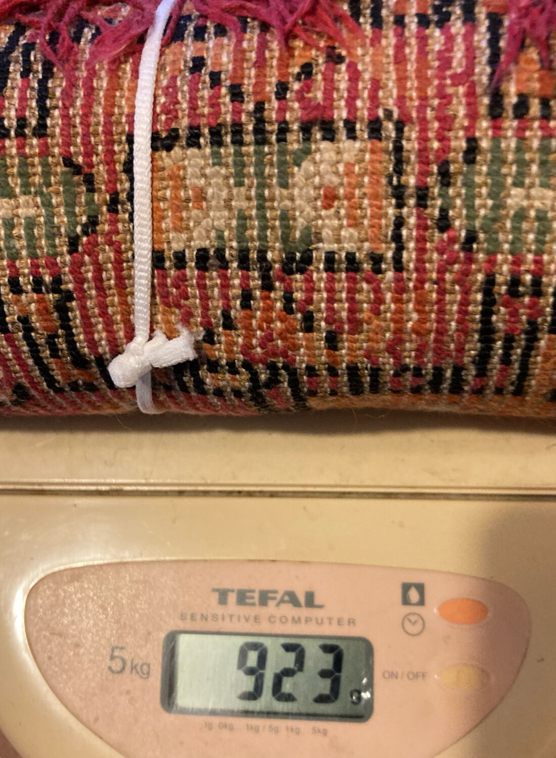 Handmade persian rug in pure virgin wool from the mid-20th century.