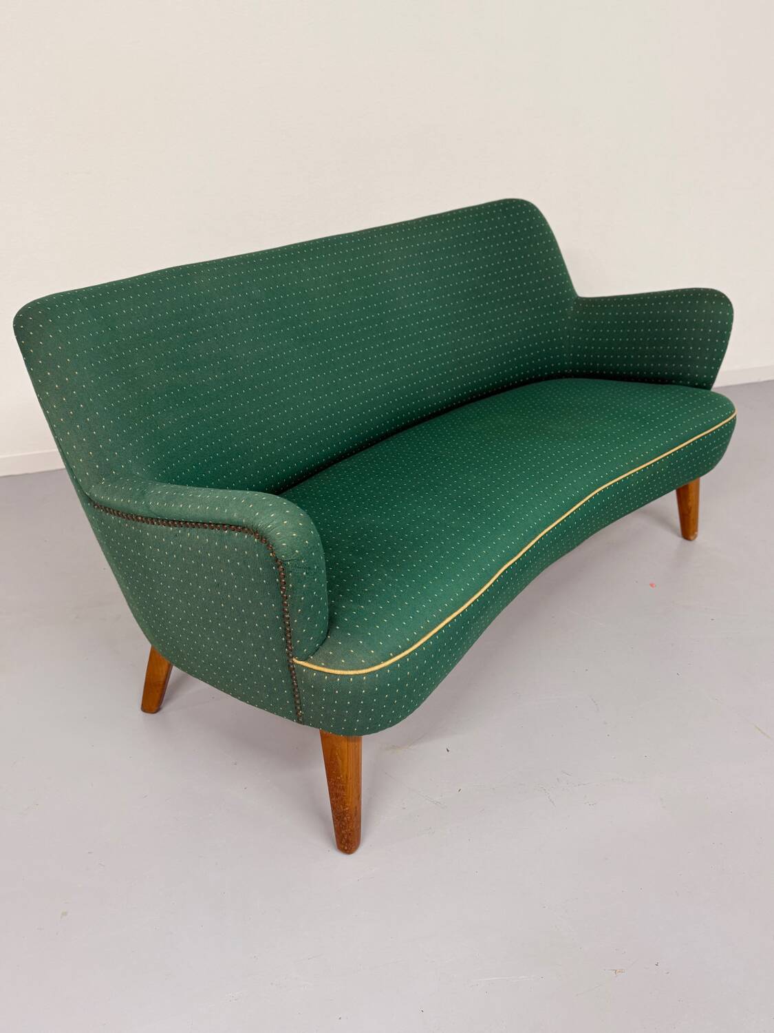 Ancien canapé haricot cocktail vert vintage design des années 50