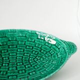 Grand plat en barbotine modèle bambou tressé vert, 1970