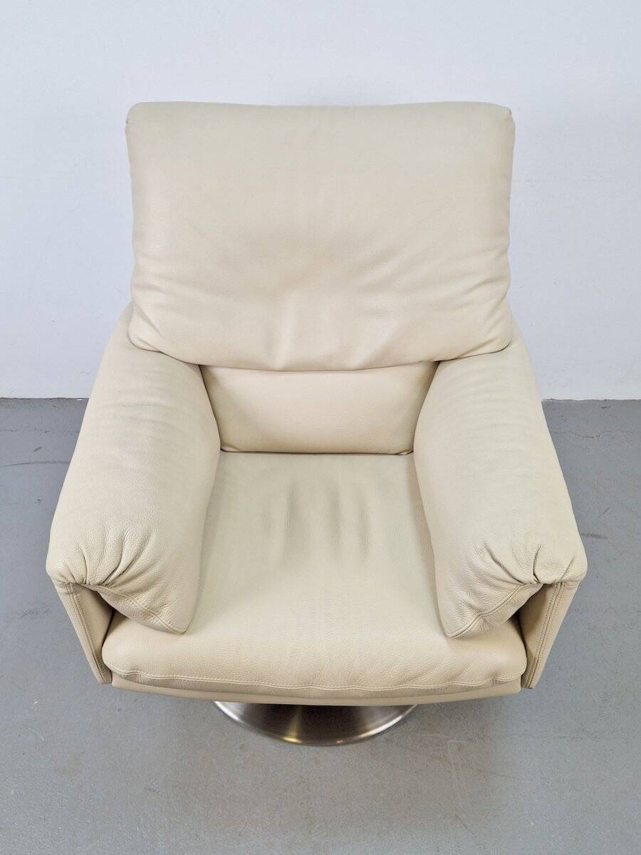 Fauteuil Cece pivotant en cuir de Leolux