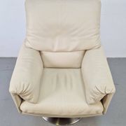 Fauteuil Cece pivotant en cuir de Leolux