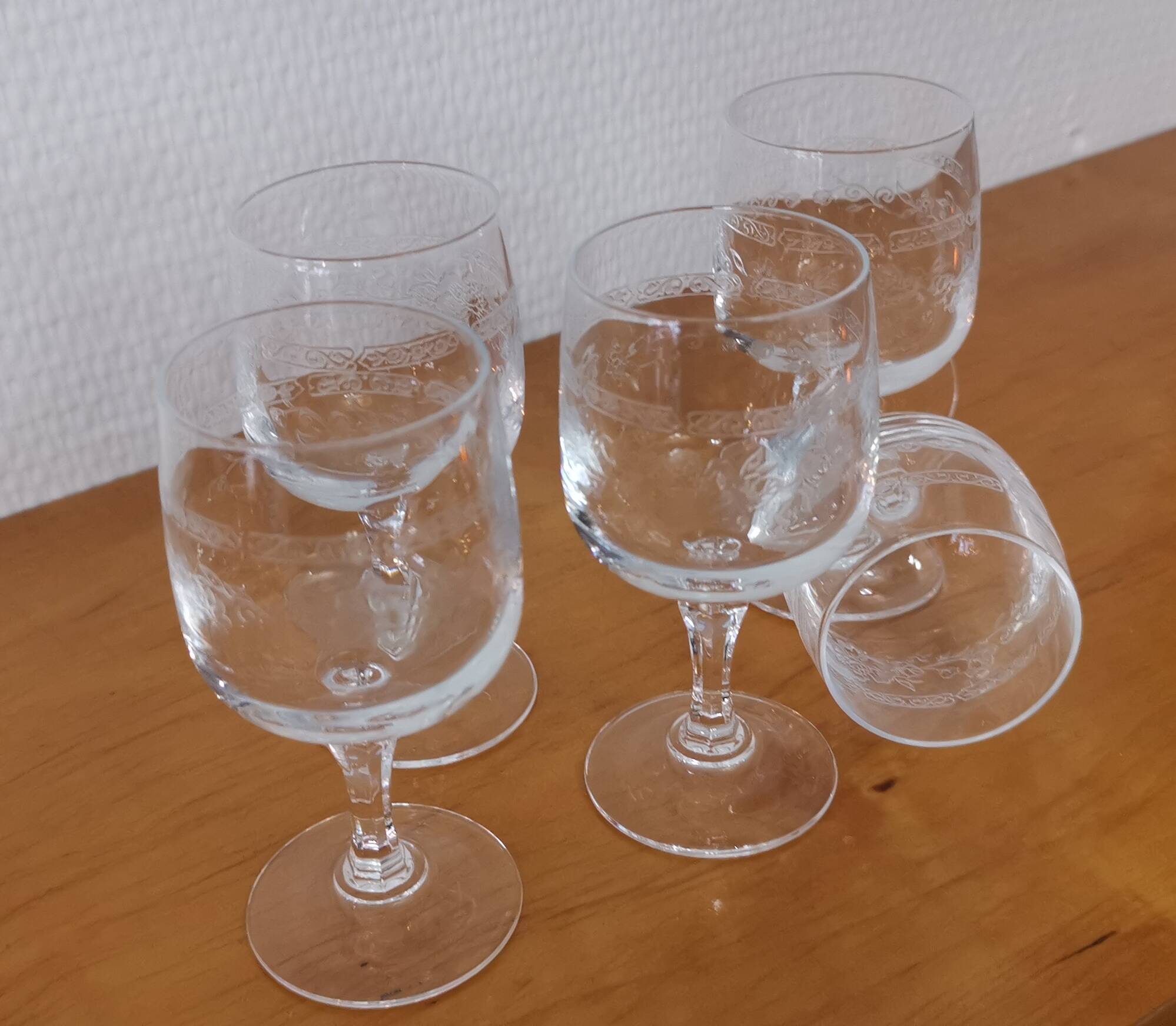 Set of 5 old port glasses with engraved crystal stems