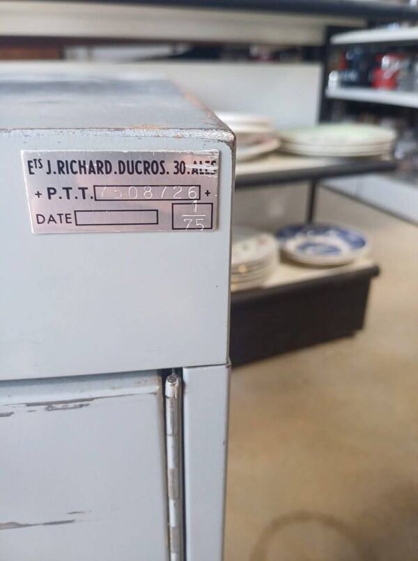 Ancien casier industriel ptt 1975
