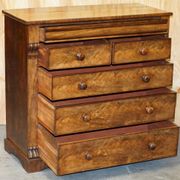 Commode en bois dur flammé victorien XIXe siècle avec tiroir caché