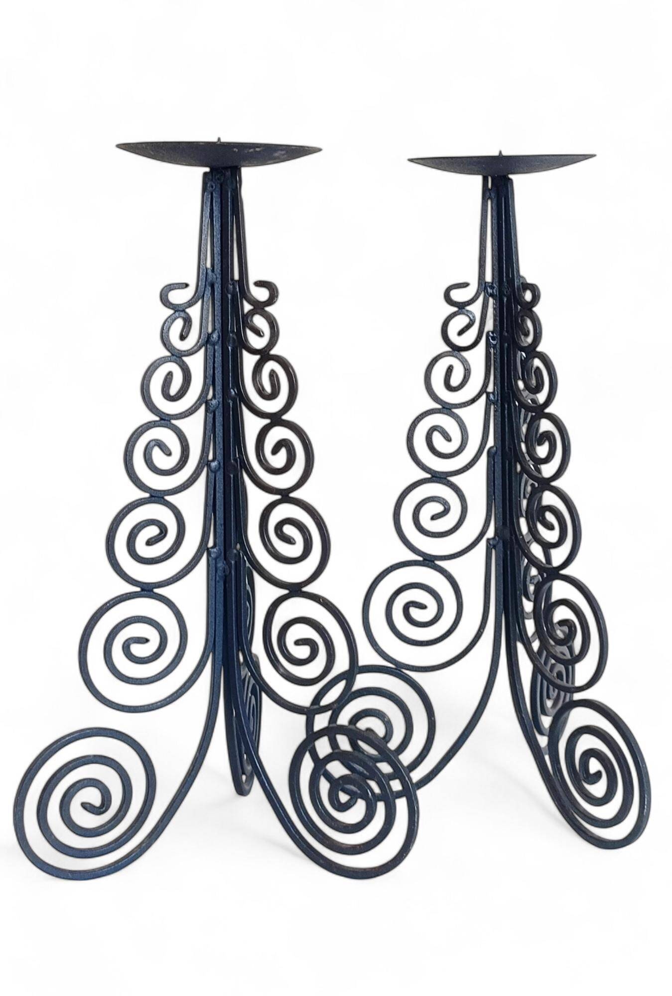 Paire de candélabres en fer forgé à la main, Espagne, vers les années 1970.