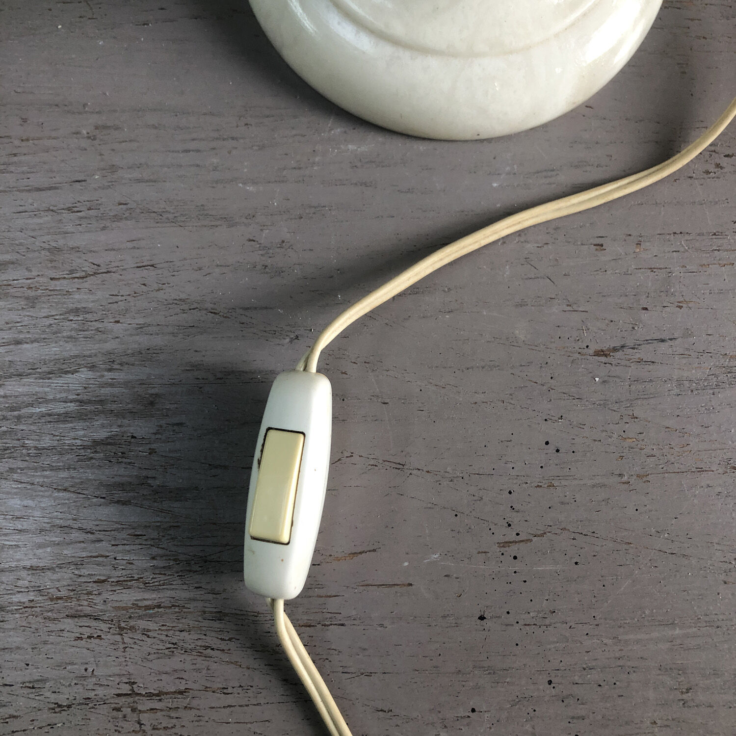 Twisted alabaster lamp
