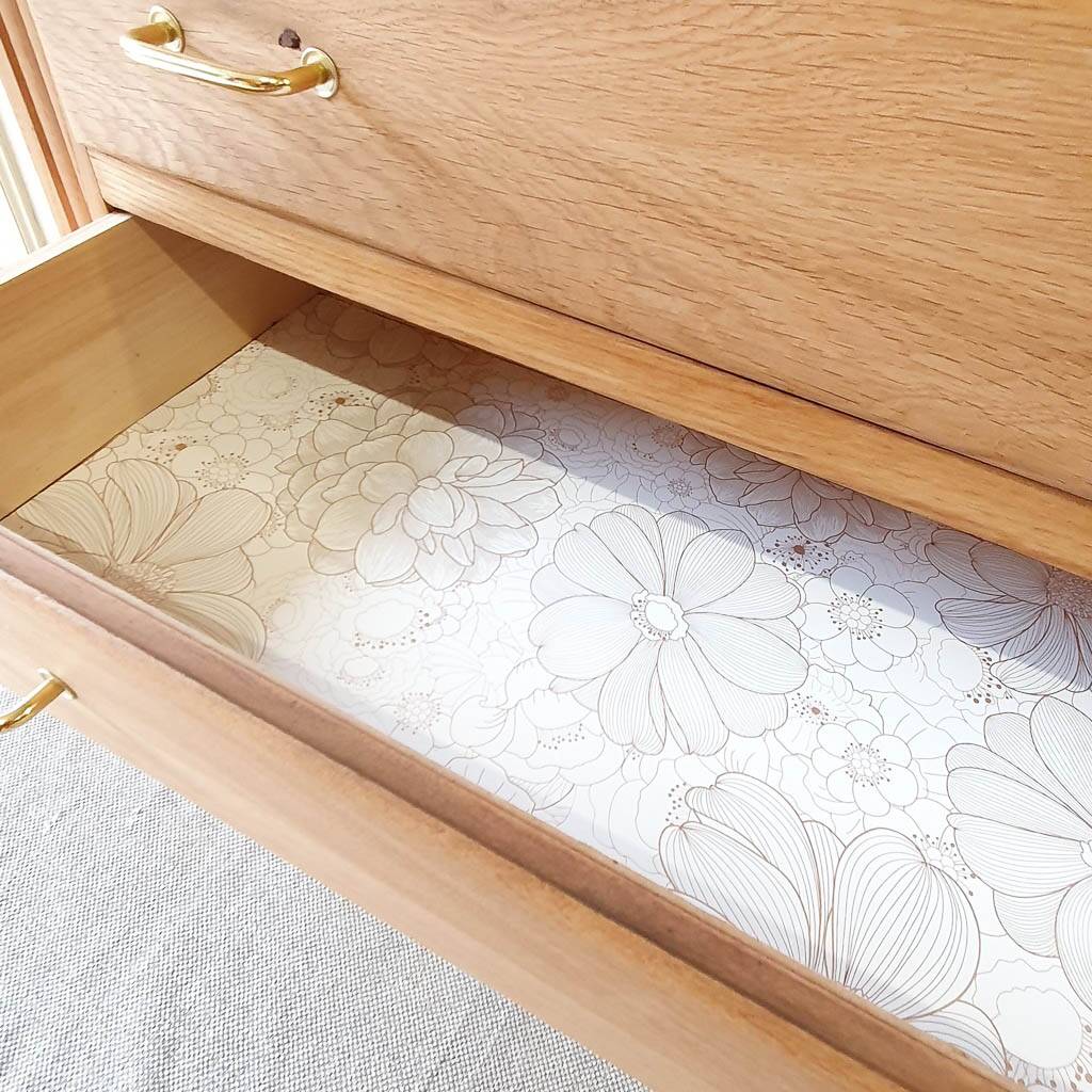 Oak compass foot chest of drawers