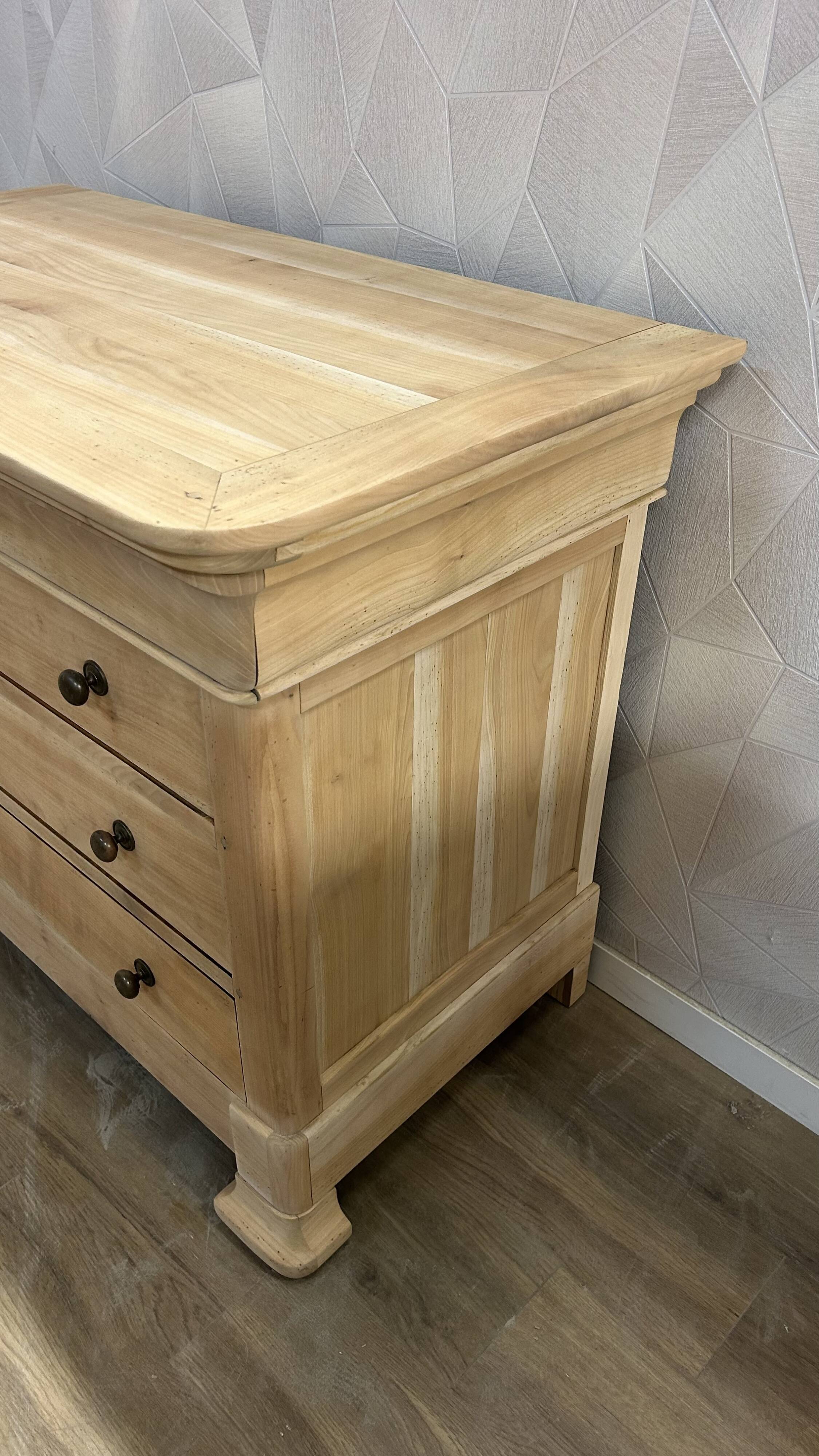 Louis Philipe 4-drawer chest of drawers, airbrushed