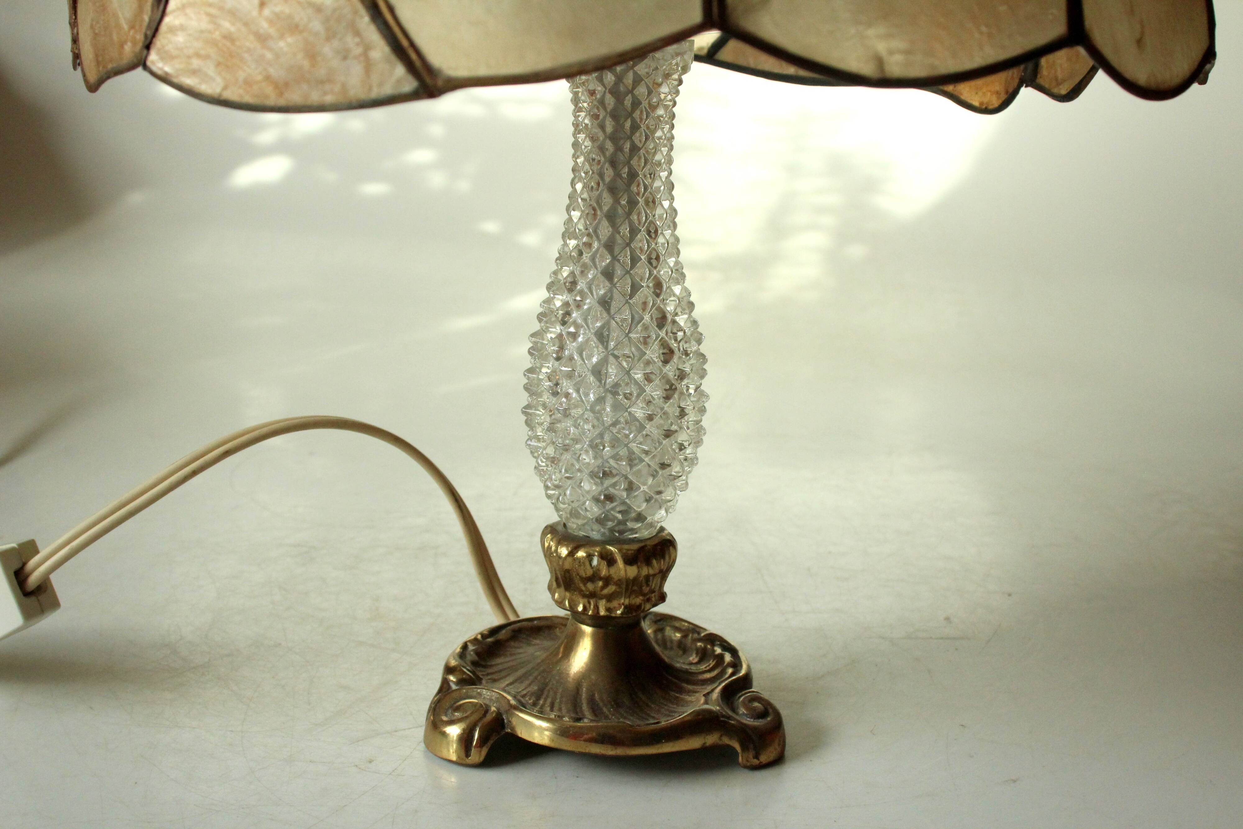 Mid Century handmade table lamp Tiffany Style, made of  mother of pearl, glass and metal, vintage