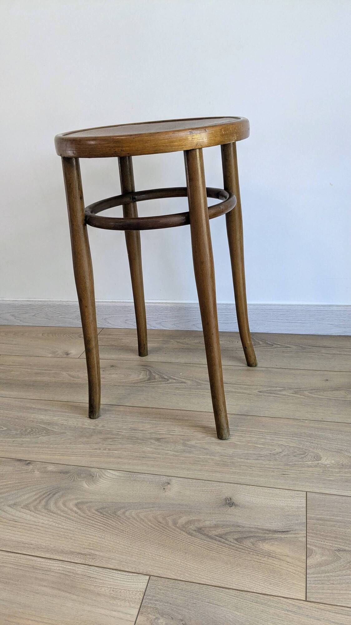 Antique stool J. & J. Kohn in bent wood – Austria – early 20th century