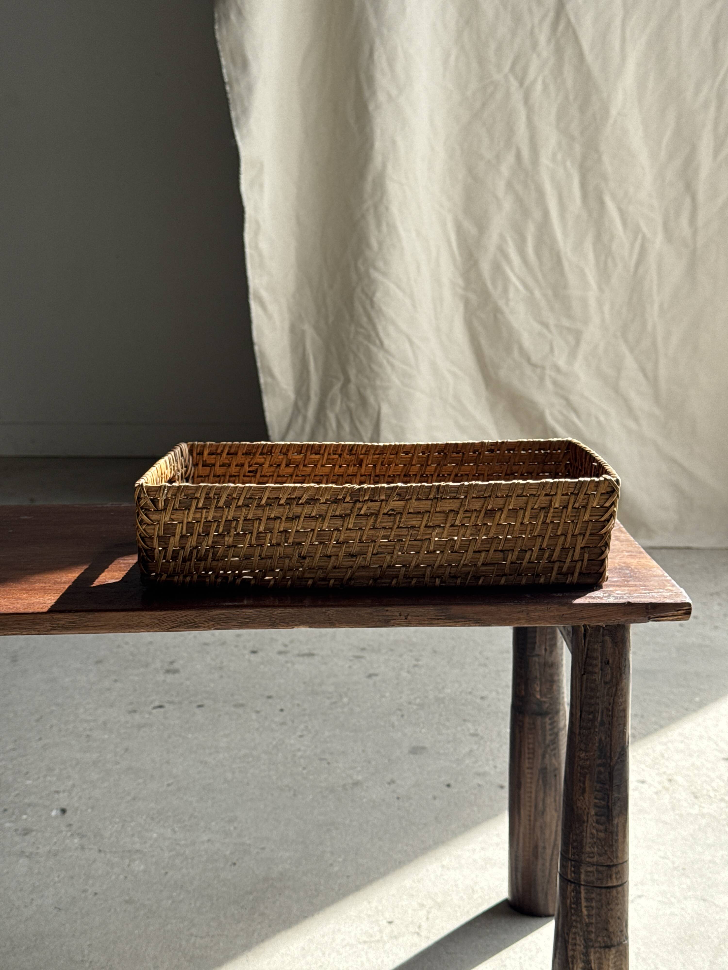 Rectangular woven wicker basket L32 W20 H8 cm