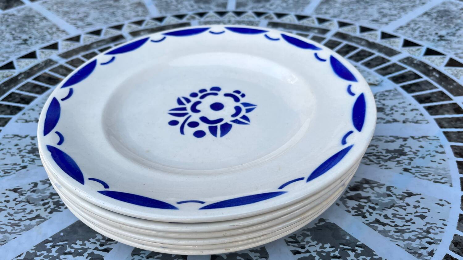 Set of 6 Longwy flat plates