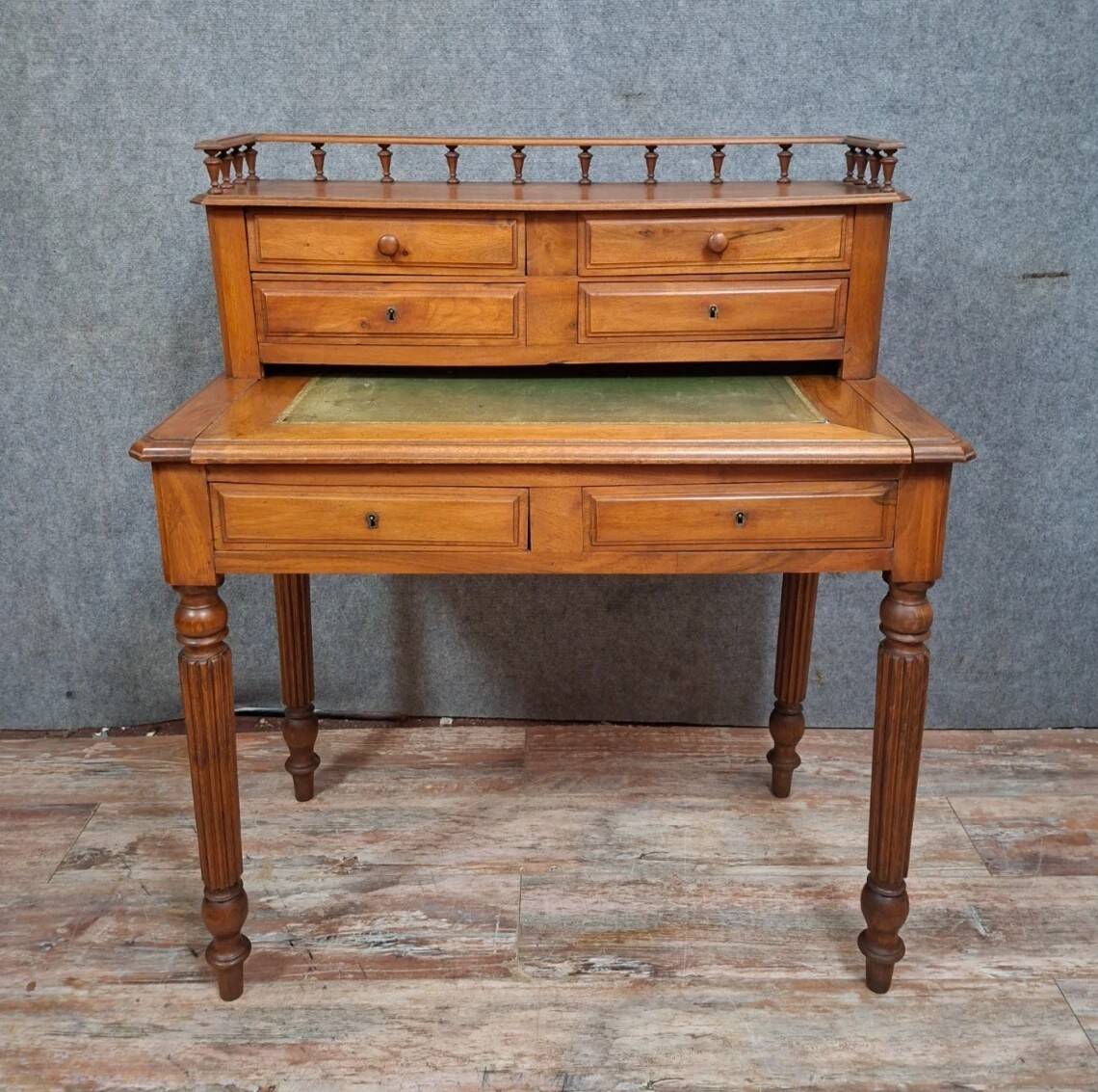 Antique Louis Philippe style desk with a tiered design - walnut - 19th century