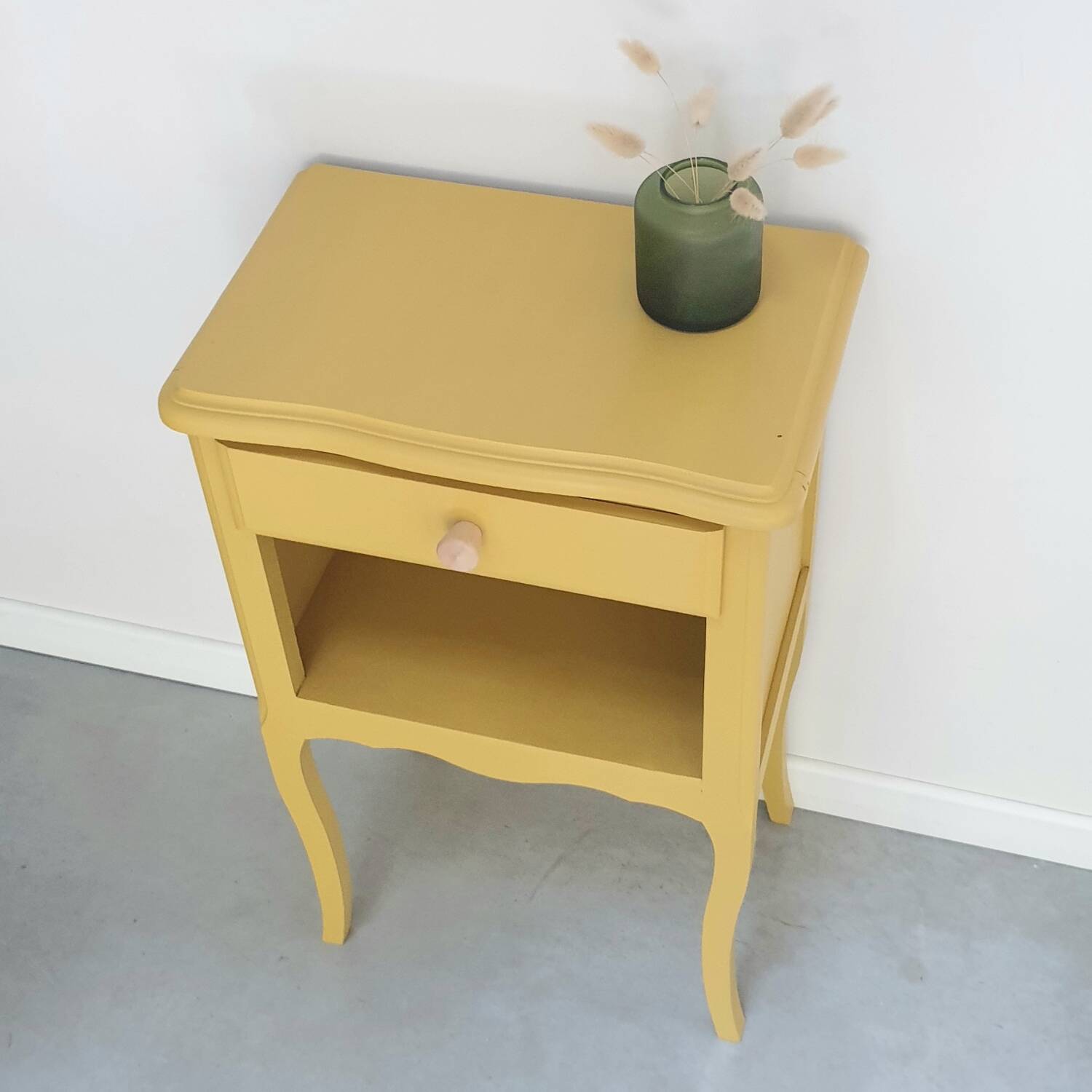 Bedside table/side cabinet