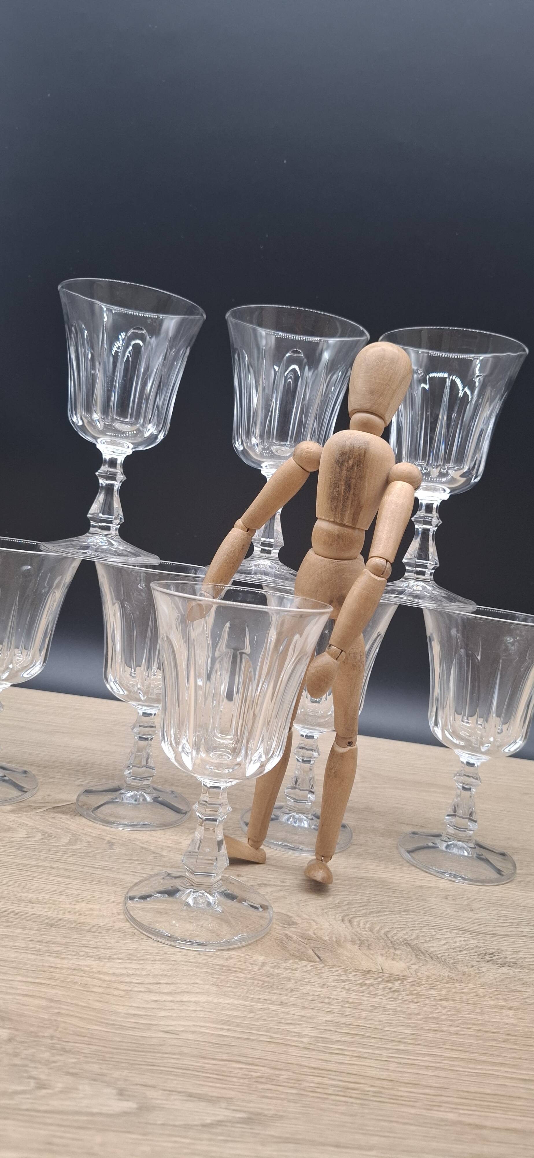 Set of 8 large Baccarat Lauzun crystal wine glasses