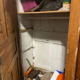 White wooden bonnetière