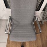 Andreu World swivel chair