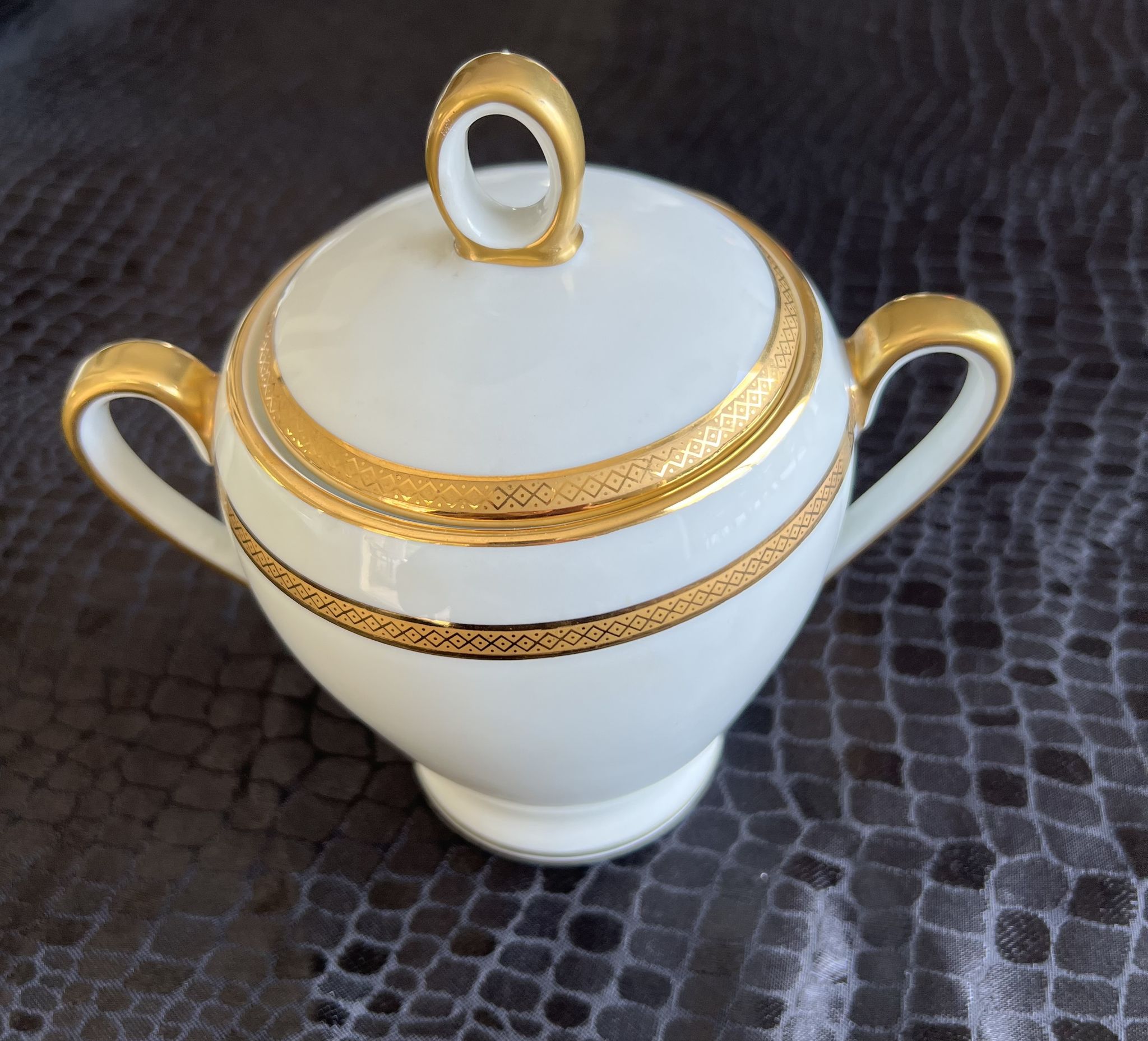 Sugar bowl, milk jug and teapot set