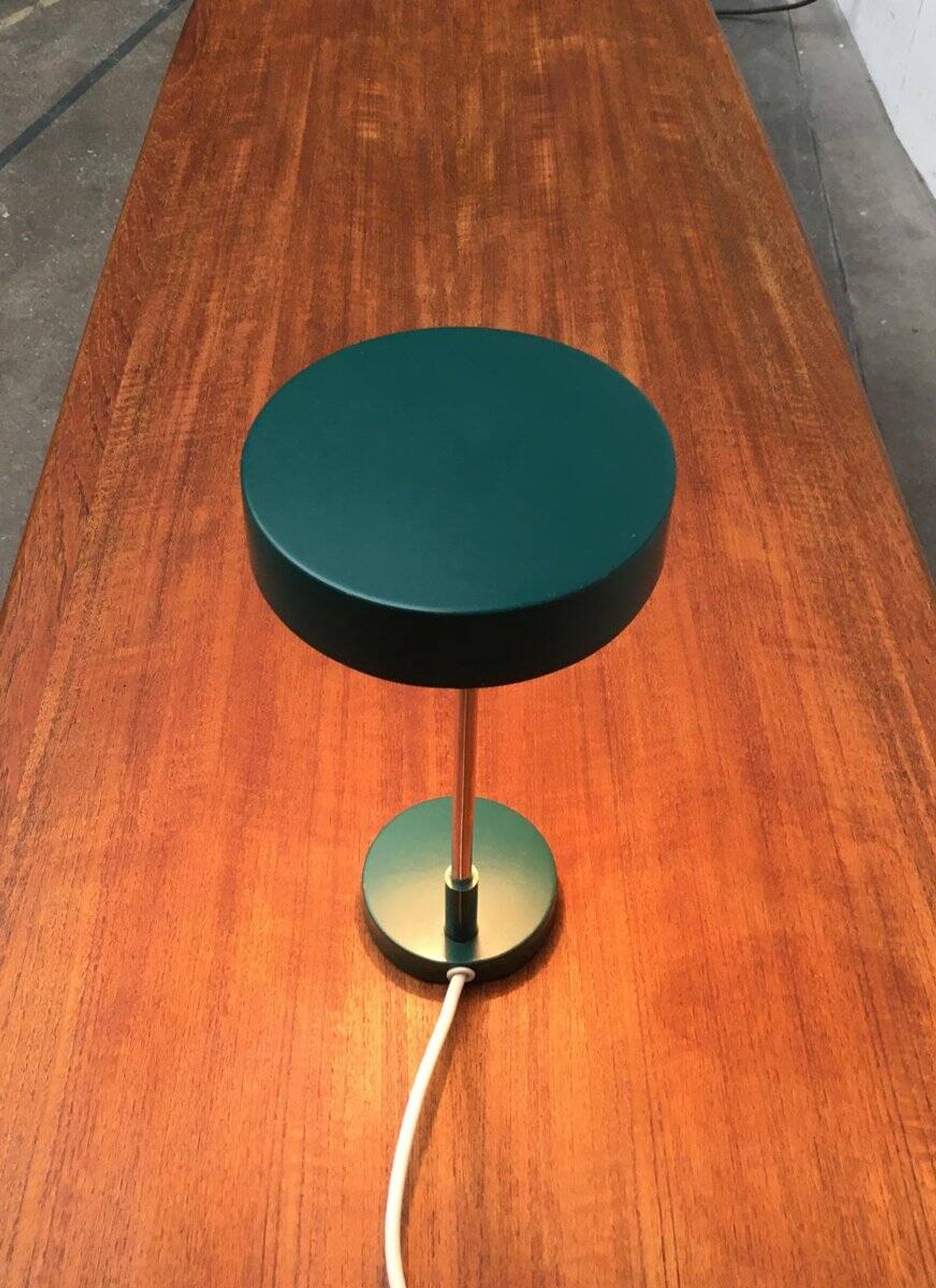 Lampe de table allemande 6890 de milieu de siècle de Kaiser Idell / Kaiser Leuchten
