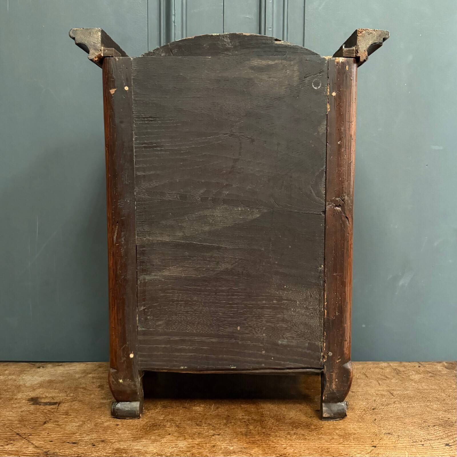 Small Louis XV mahogany display case with periwinkle legs
