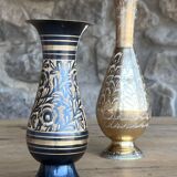 2 vases en laiton gravé
