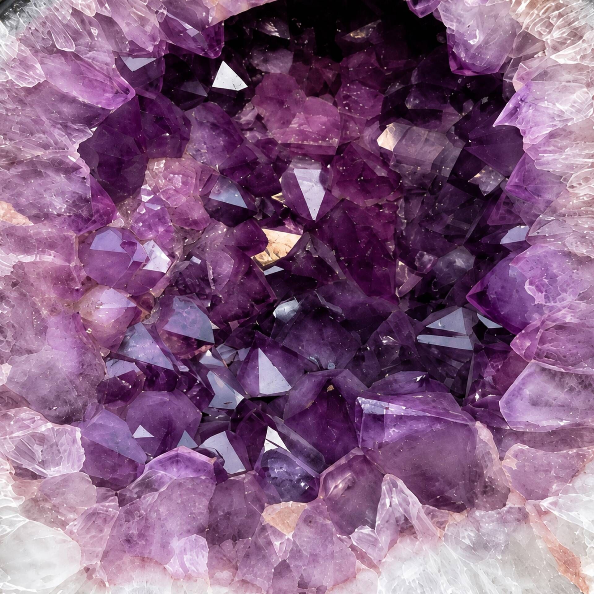 Amethyst cathedral geode – 19.1 kg – H 31 cm