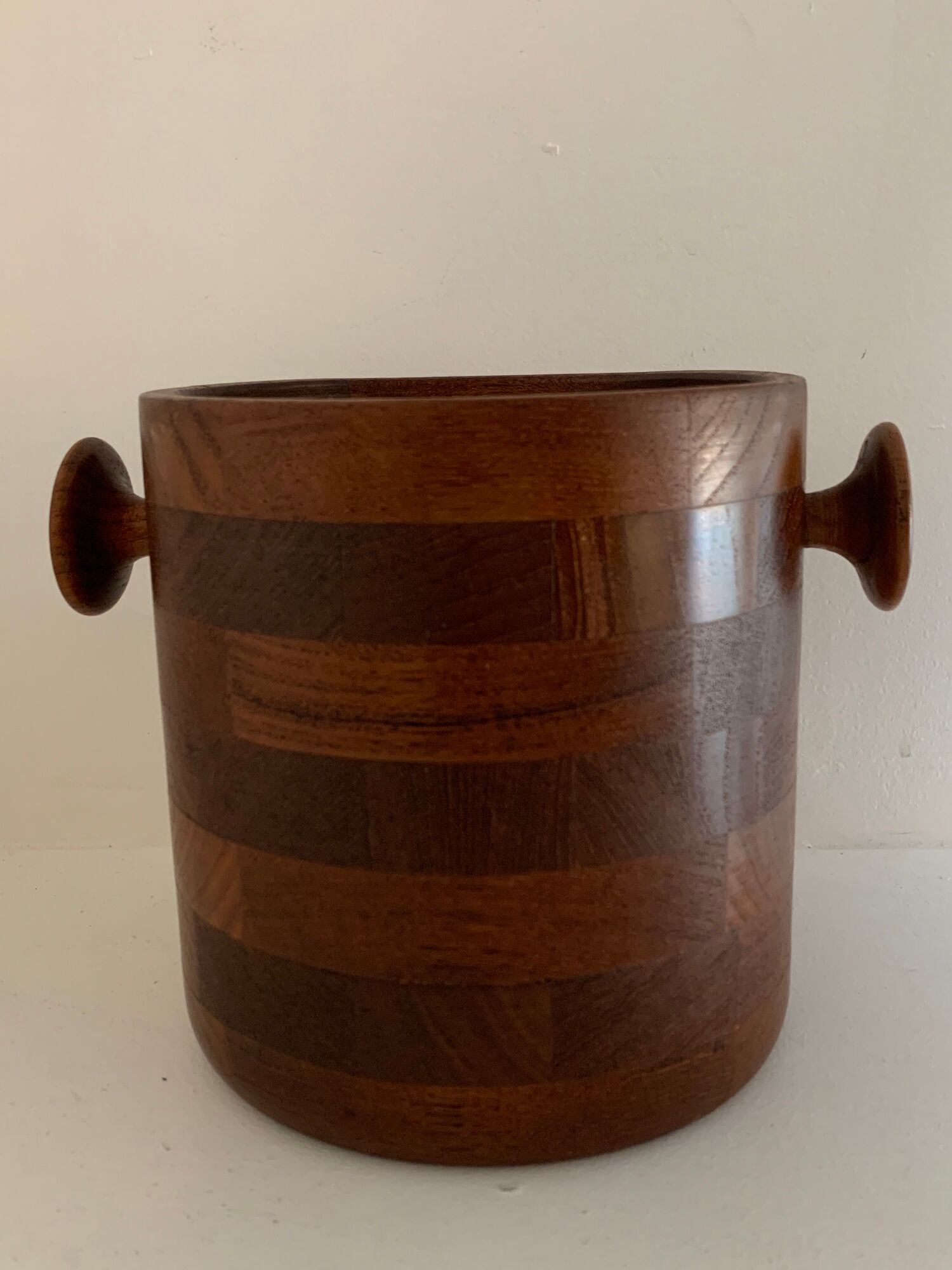 Scandinavian ice bucket in MCM Denmark teak and its ice claws