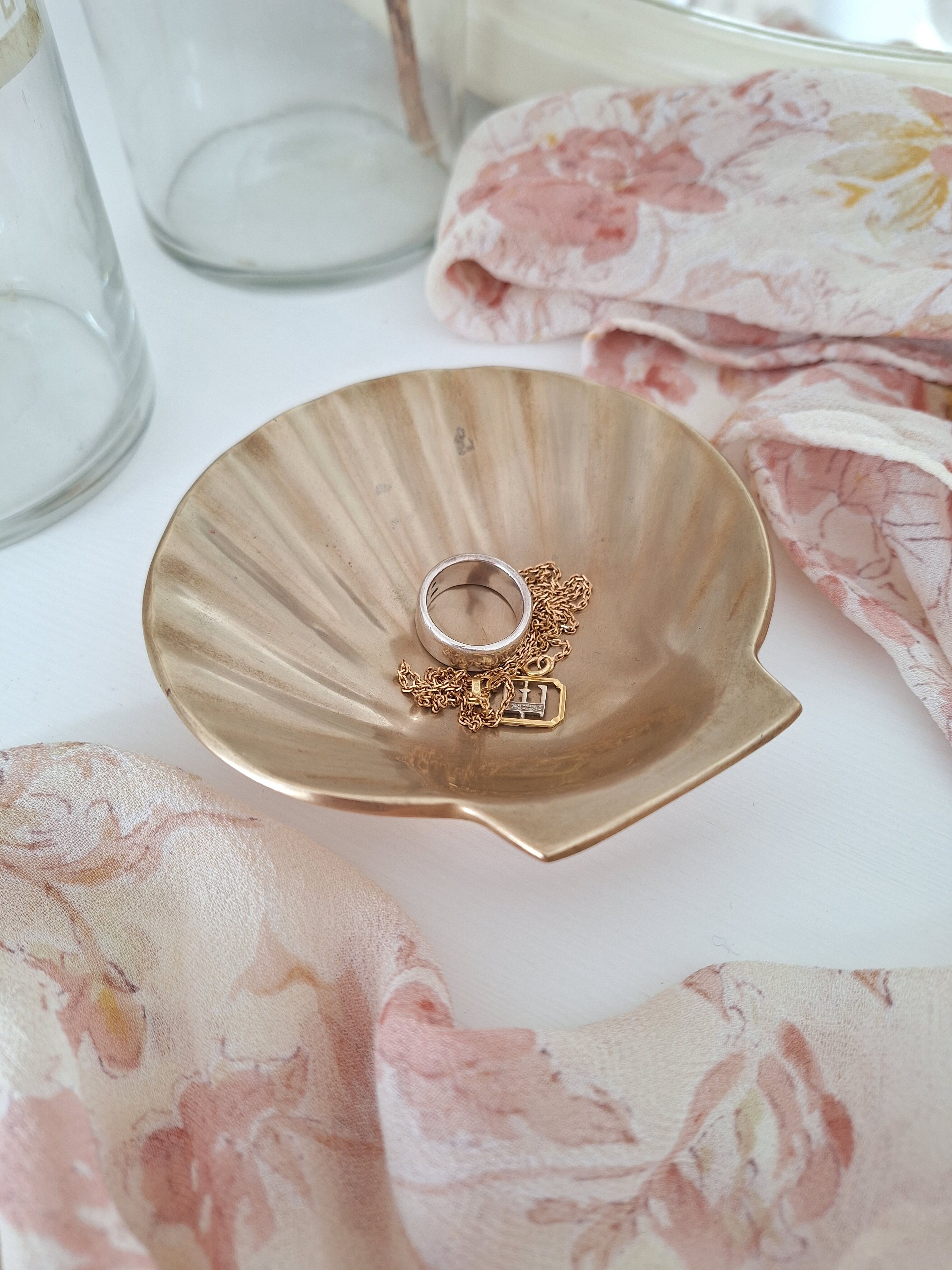 Shell-shaped brass catchall.