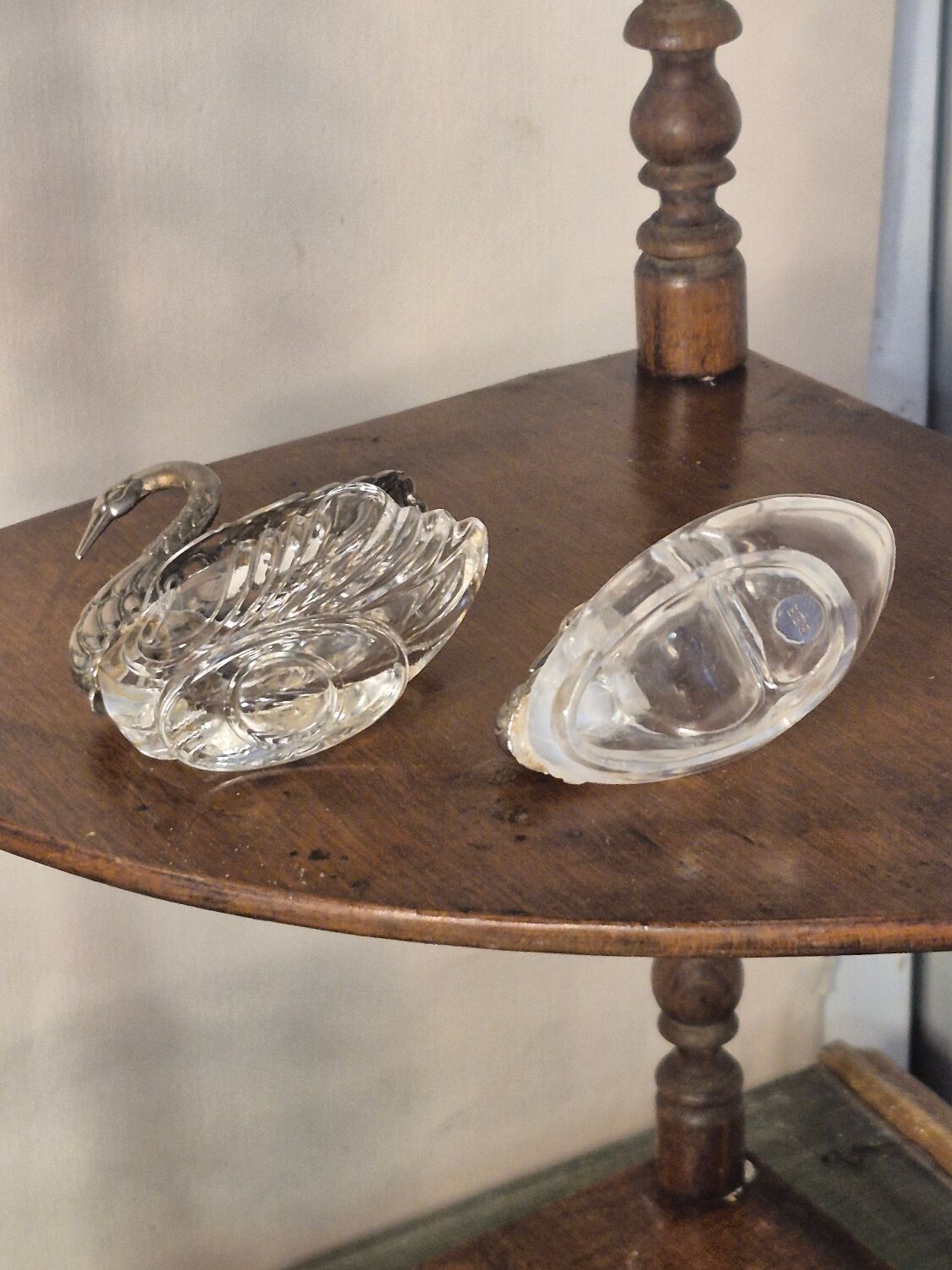 Swan salt shakers
