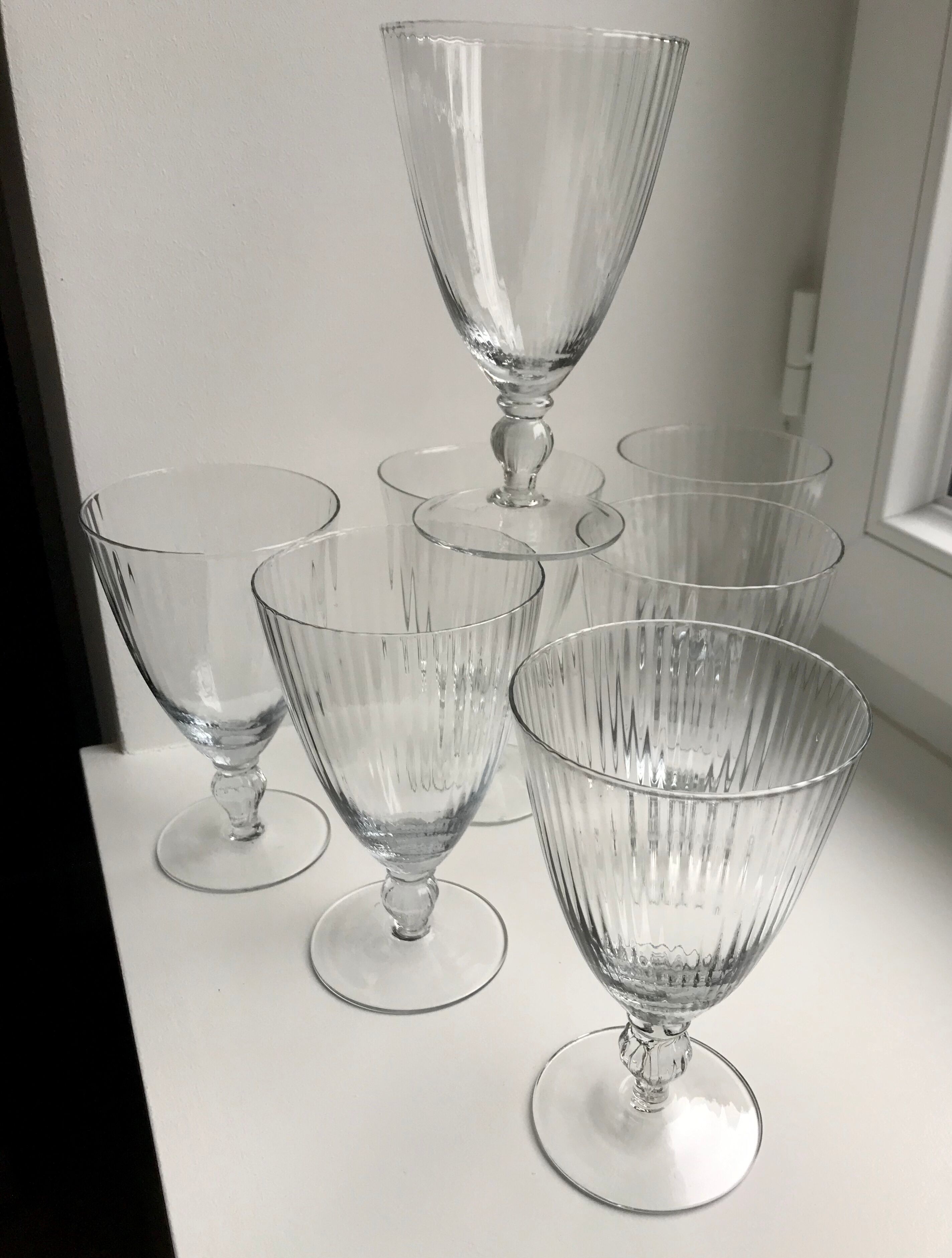 Set of 7 molded glass wine glasses 30-40s