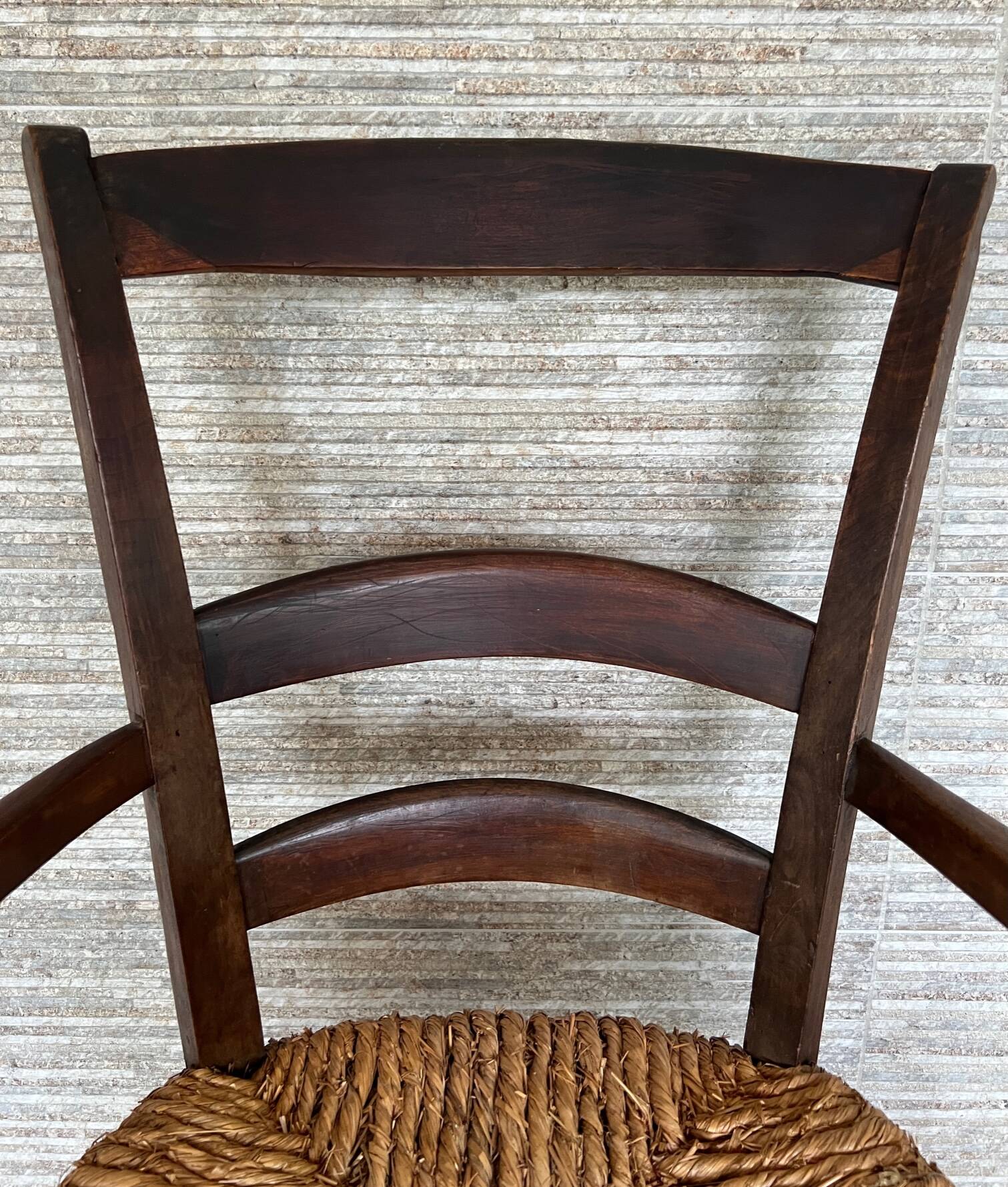 Fauteuil paillé campagnard XIXem en chataigné