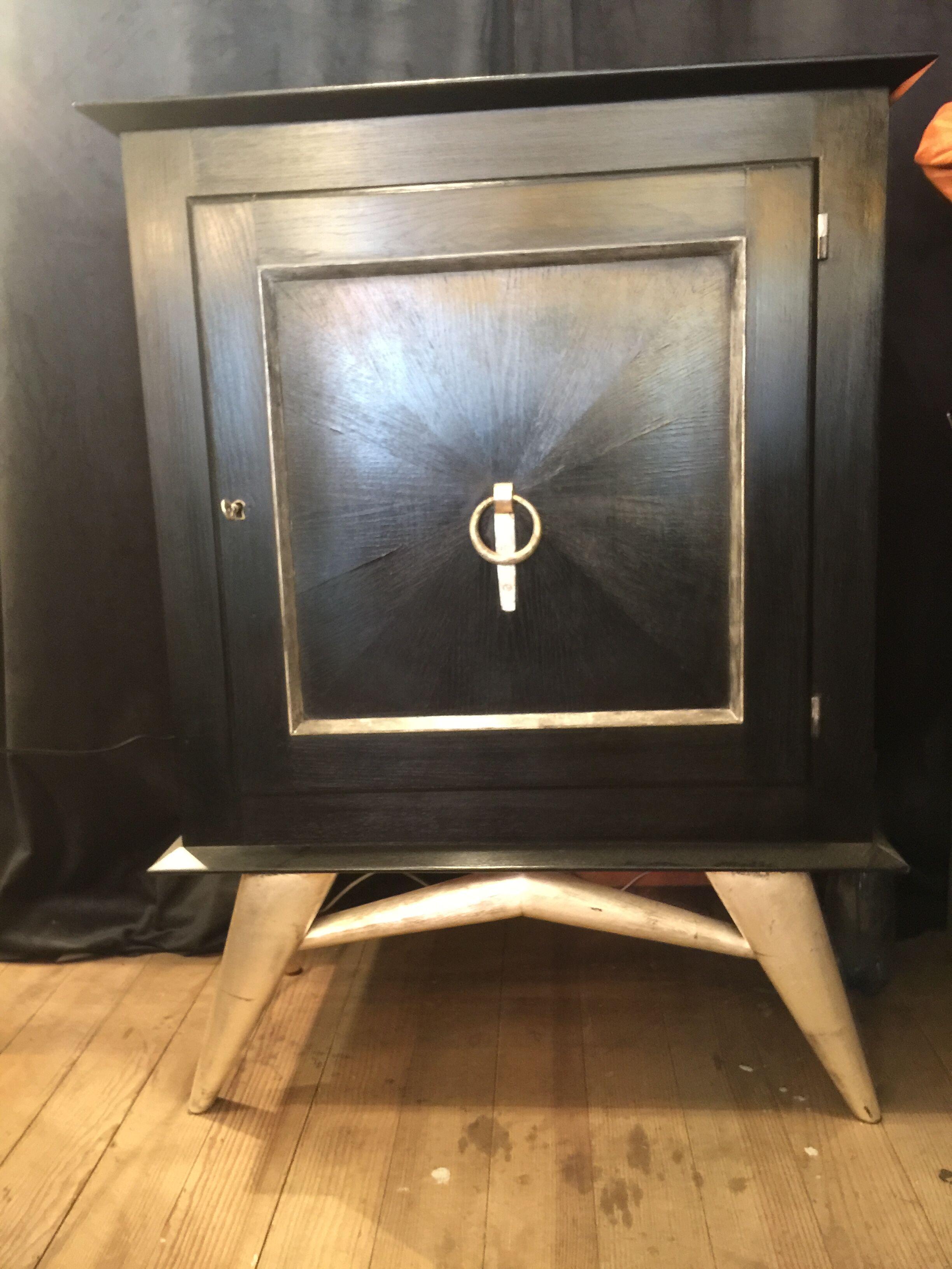 Furniture at the height of support of the 1940s