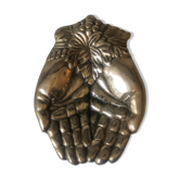 empty pocket or old patinated bronze ashtray, e, hand shape. Good condition.