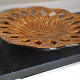 Cut-out ceramic fruit bowl