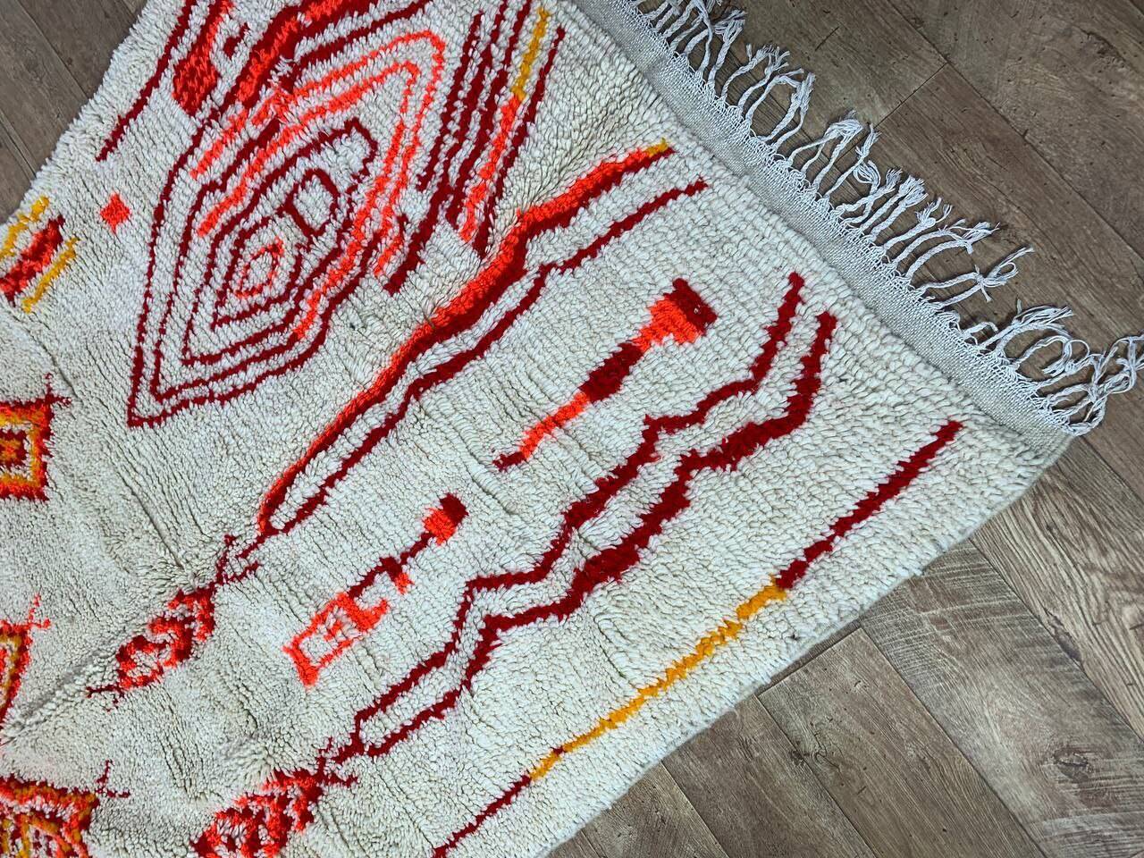 Handmade moroccan berber rug 250 x 147 cm