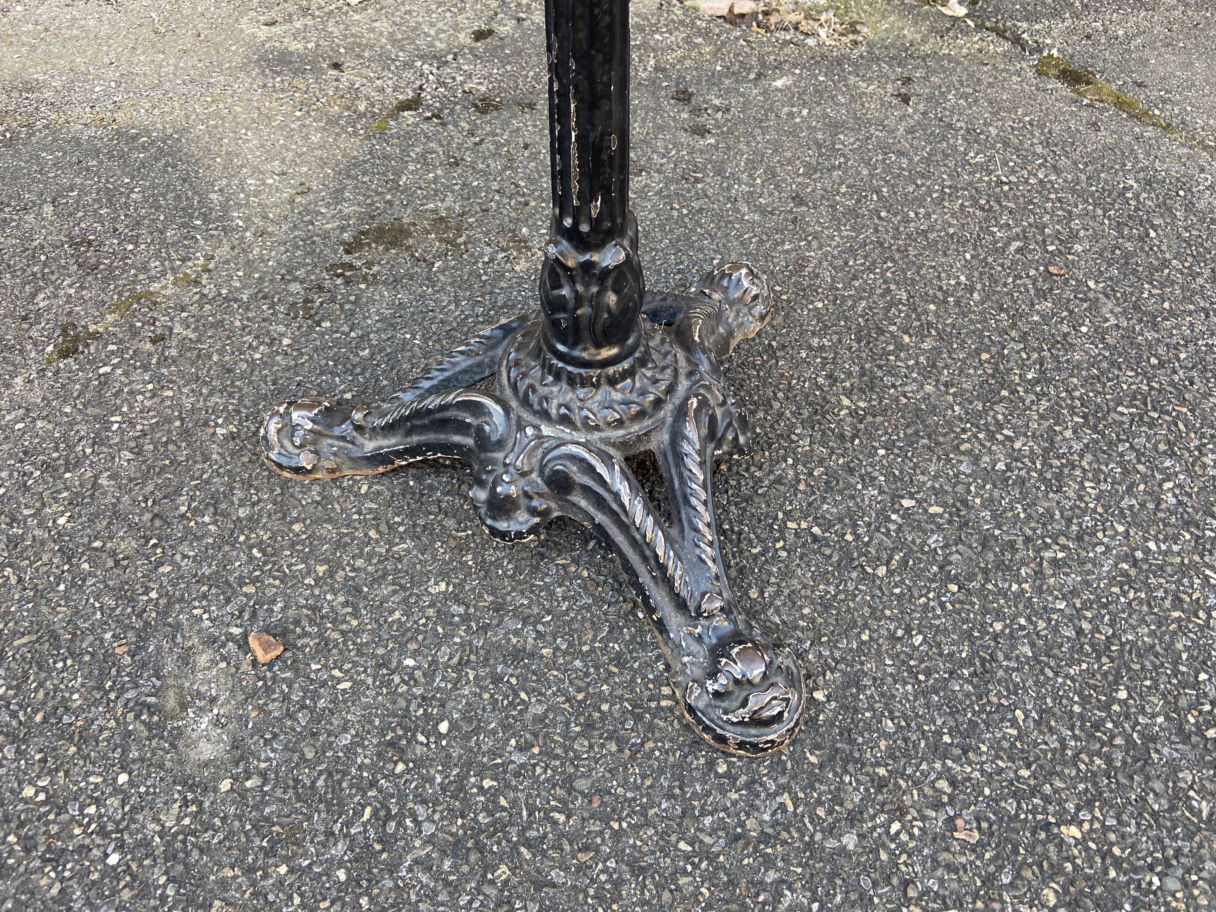 Bistro parisian table