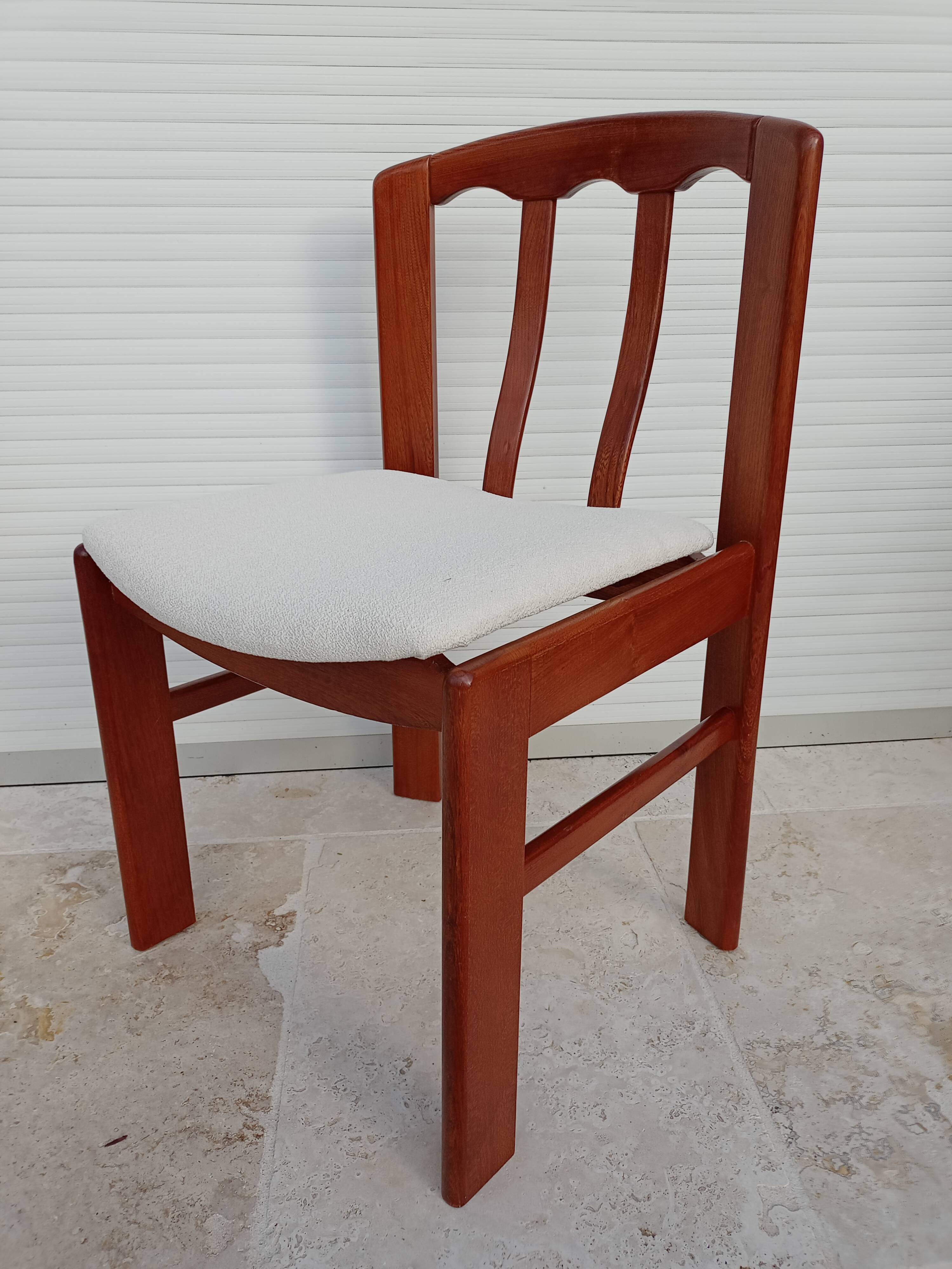 4 Chaises design Scandinave tissu bouclettes