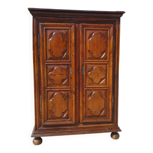 Armoire en noyer, époque - xiii