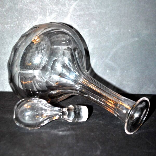 Carafe ancienne en cristal de baccarat - catalogue 1907 forme gondole à côtes plates 21cm