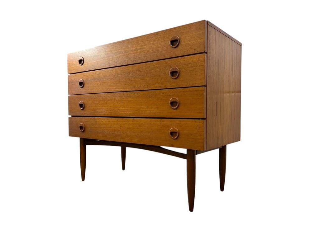Vintage wooden chest of drawers